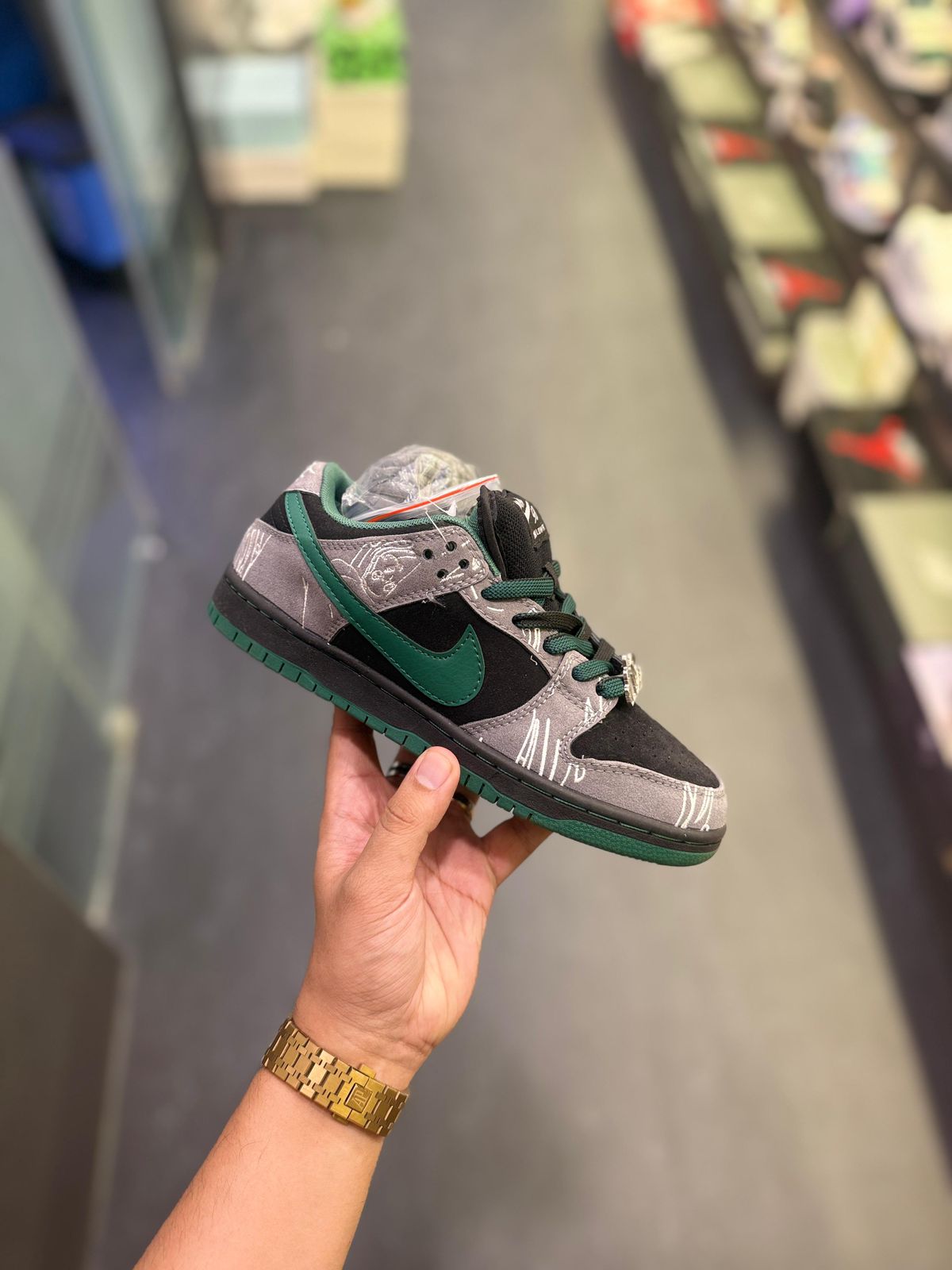 NIKE SB DUNK THERE SKATEBOARD