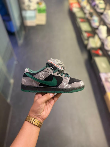 NIKE SB DUNK THERE SKATEBOARD