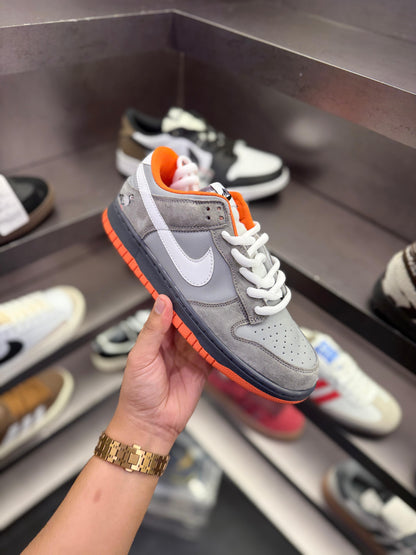 NIKE SB DUNK NYC PIGEON GREY