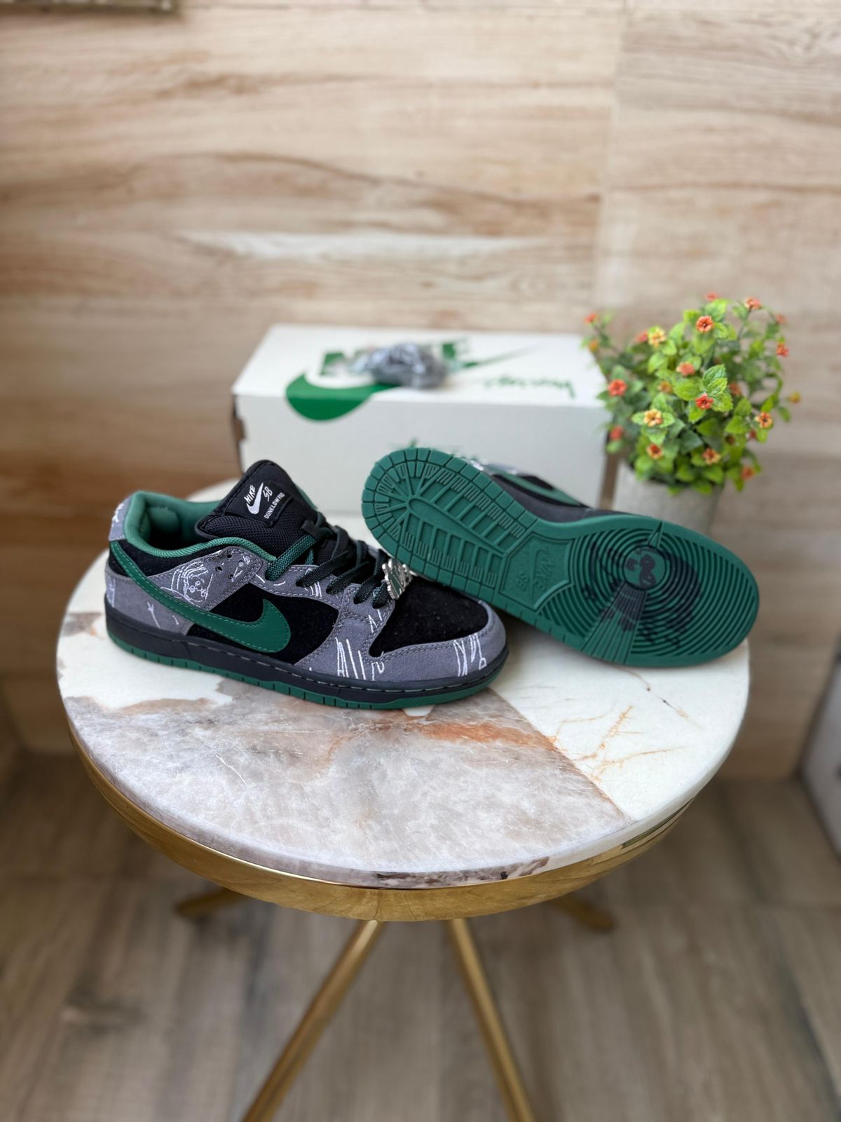 NIKE SB DUNK THERE SKATEBOARD